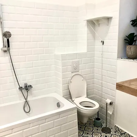 Bohemian Design Flat At Downtown