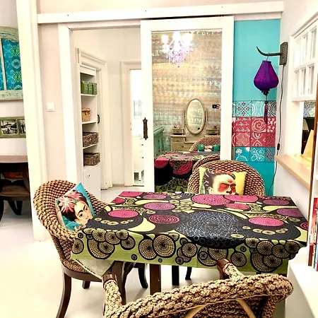 Bohemian Design Flat At Downtown